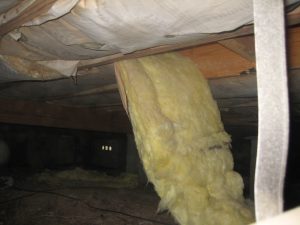 Hanging insulation offers a perfect bridge for termites